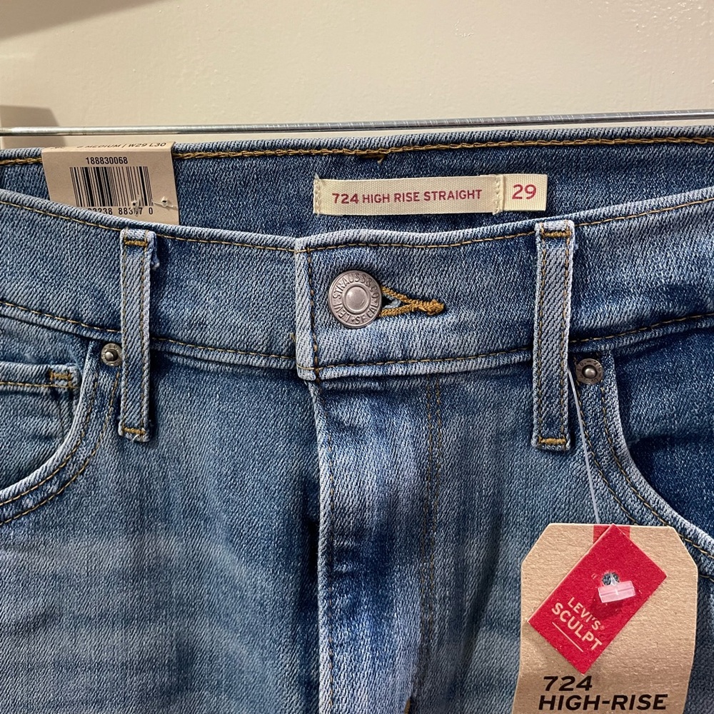 High rise distressed Levi’s jeans!